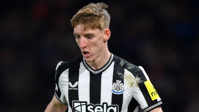 Newcastle boss Eddie Howe issues Anthony Gordon transfer update amid Liverpool interest in England star