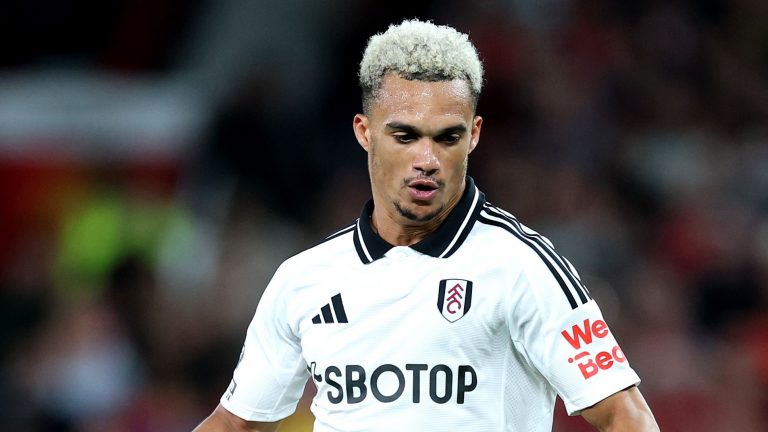 USMNT's Antonee Robinson swings game-winning assist to Alex Iwobi as Fulham edge Leicester City