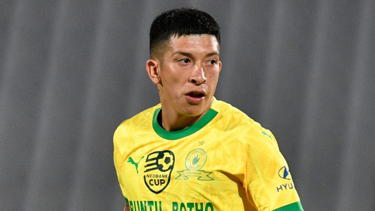 ‘Heist of the century! Why is Matias Esquivel not playing in Europe like other Argentines? He is an ordinary player, Mamelodi Sundowns should sell him to Polokwane City’ – Fans