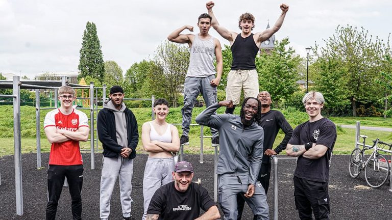 “Put the knives down” – Denzel Bentley teams up with anti-knife crime charity Steel Warriors