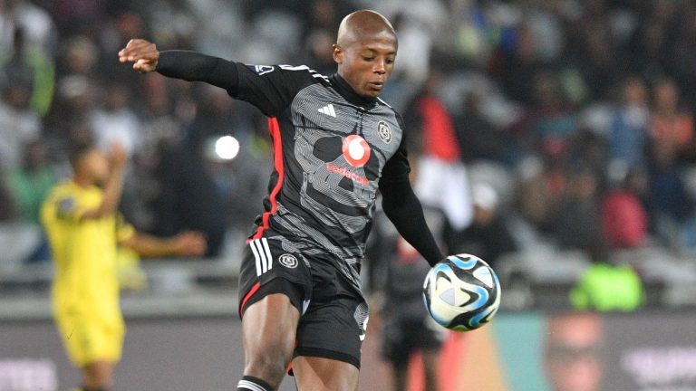 Edward Motale urges misfiring Zakhele Lepasa to stay at Orlando Pirates – 'He should stay and fight for his place in the team'