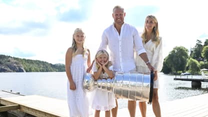 Hornqvist, now in Panthers front office, celebrates day with Cup